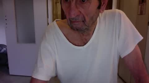 Snapshot of auguste688483 chatting on January 19, 2026, 9:57 am auguste688483 online show from January 19, 2026, 9:57 am