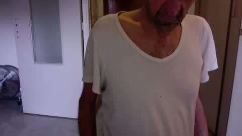 Snapshot of auguste688483 chatting on February 3, 2026, 9:36 am auguste688483 online show from February 3, 2026, 9:36 am