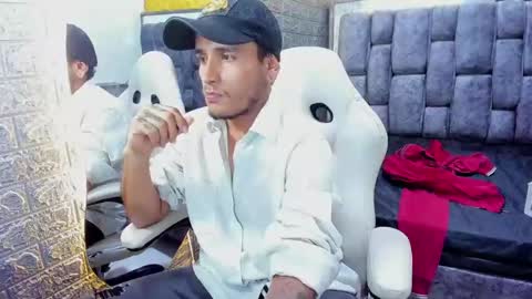 Snapshot of axell_cross2 chatting on February 8, 2025, 7:16 pm Axell Cross2 online show from February 8, 2025, 7:16 pm