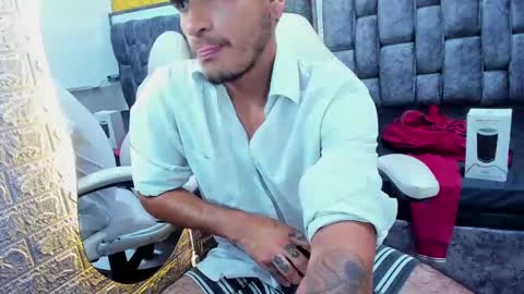 Snapshot of axell_cross2 chatting on February 8, 2025, 11:02 pm Axell Cross2 online show from February 8, 2025, 11:02 pm