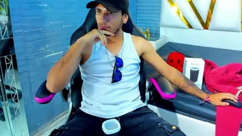 Snapshot of axell_cross2 chatting on February 11, 2025, 11:01 pm Axell Cross2 online show from February 11, 2025, 11:01 pm