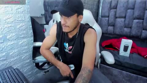 Snapshot of axell_cross2 chatting on February 15, 2025, 10:52 pm Axell Cross2 online show from February 15, 2025, 10:52 pm