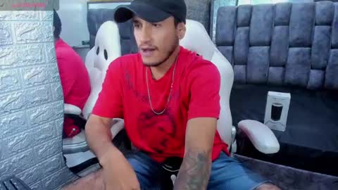 Snapshot of axell_cross2 chatting on February 17, 2025, 7:53 pm Axell Cross2 online show from February 17, 2025, 7:53 pm