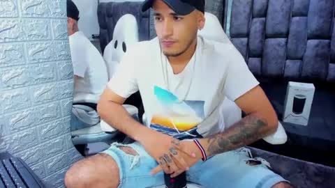 Snapshot of axell_cross2 chatting on February 22, 2025, 10:31 pm Axell Cross2 online show from February 22, 2025, 10:31 pm