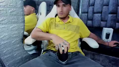 Snapshot of axell_cross2 chatting on February 25, 2025, 2:47 am Axell Cross2 online show from February 25, 2025, 2:47 am