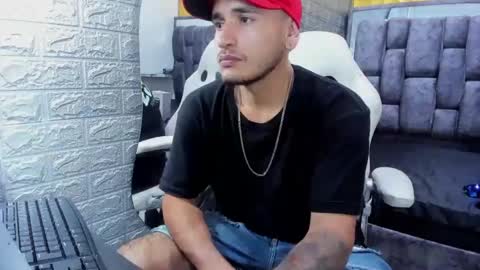 Snapshot of axell_cross2 chatting on February 26, 2025, 2:26 am Axell Cross2 online show from February 26, 2025, 2:26 am