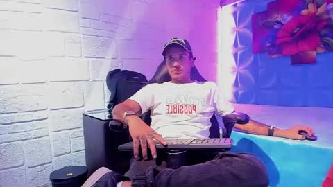 Snapshot of axell_cross2 chatting on October 3, 2025, 2:08 am Axell Cross2 online show from October 3, 2025, 2:08 am