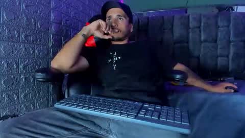 Snapshot of axell_cross2 chatting on October 15, 2025, 11:05 pm Axell Cross2 online show from October 15, 2025, 11:05 pm