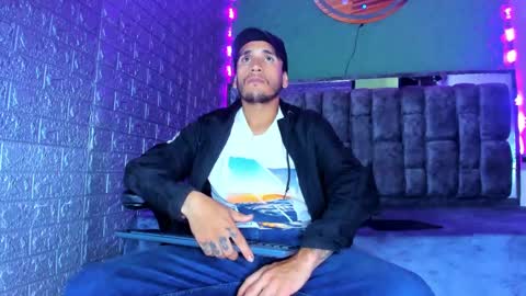 Snapshot of axell_cross2 chatting on October 17, 2025, 12:41 pm Axell Cross2 online show from October 17, 2025, 12:41 pm