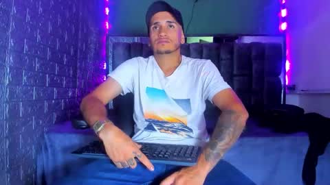 Snapshot of axell_cross2 chatting on October 18, 2025, 1:30 am Axell Cross2 online show from October 18, 2025, 1:30 am