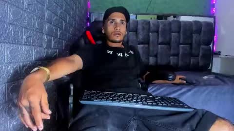 Snapshot of axell_cross2 chatting on October 20, 2025, 6:30 pm Axell Cross2 online show from October 20, 2025, 6:30 pm