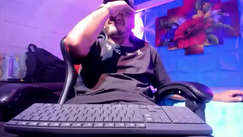 Snapshot of axell_cross2 chatting on October 22, 2025, 2:01 am Axell Cross2 online show from October 22, 2025, 2:01 am