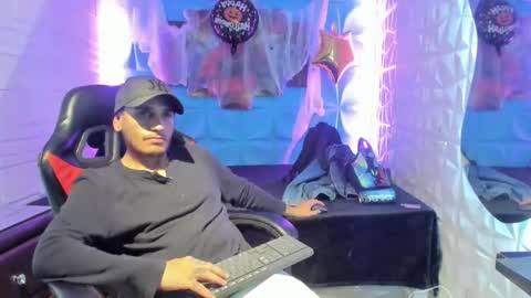 Snapshot of axell_cross2 chatting on November 2, 2025, 6:38 am Axell Cross2 online show from November 2, 2025, 6:38 am