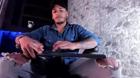 Snapshot of axell_cross2 chatting on November 3, 2025, 6:42 pm Axell Cross2 online show from November 3, 2025, 6:42 pm