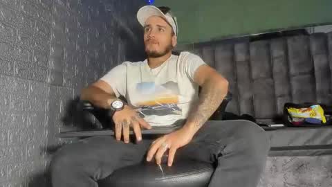 Snapshot of axell_cross2 chatting on January 7, 2026, 7:49 pm Axell Cross2 online show from January 7, 2026, 7:49 pm