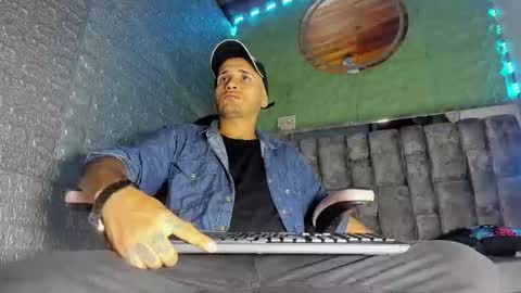 Snapshot of axell_cross2 chatting on February 4, 2026, 1:44 am Axell Cross2 online show from February 4, 2026, 1:44 am