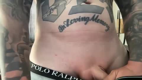 Snapshot of az_tatts chatting on October 5, 2025, 7:01 pm az_tatts online show from October 5, 2025, 7:01 pm