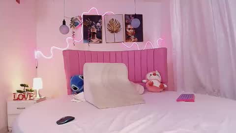 Snapshot of azul_horny chatting on November 19, 2025, 9:48 pm PRINCESS AZUL. online show from November 19, 2025, 9:48 pm