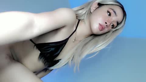 baby_sabrina19 online show from January 9, 2025, 9:37 pm