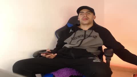 Snapshot of badjuanhot chatting on December 7, 2024, 8:11 am Juan Help us reach 100 likes online show from December 7, 2024, 8:11 am