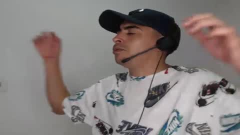 Snapshot of badjuanhot chatting on December 17, 2024, 1:50 am Juan Help us reach 100 likes online show from December 17, 2024, 1:50 am