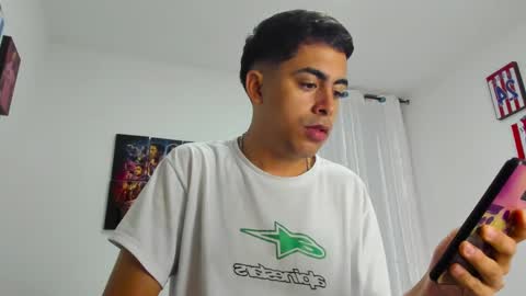 Snapshot of badjuanhot chatting on December 27, 2024, 12:01 pm Juan Help us reach 100 likes online show from December 27, 2024, 12:01 pm