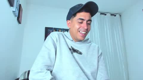 Snapshot of badjuanhot chatting on December 31, 2024, 6:59 am Juan Help us reach 100 likes online show from December 31, 2024, 6:59 am