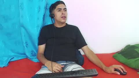 Snapshot of badjuanhot chatting on January 18, 2025, 3:20 am Juan Help us reach 100 likes online show from January 18, 2025, 3:20 am