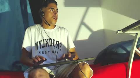 Snapshot of badjuanhot chatting on January 26, 2025, 6:07 am Juan Help us reach 100 likes online show from January 26, 2025, 6:07 am