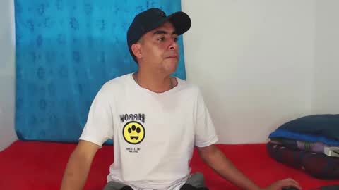 Snapshot of badjuanhot chatting on February 19, 2025, 12:33 pm Juan Help us reach 100 likes online show from February 19, 2025, 12:33 pm