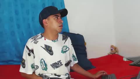 Snapshot of badjuanhot chatting on February 20, 2025, 11:31 am Juan Help us reach 100 likes online show from February 20, 2025, 11:31 am