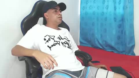 Snapshot of badjuanhot chatting on February 25, 2025, 12:13 pm Juan Help us reach 100 likes online show from February 25, 2025, 12:13 pm