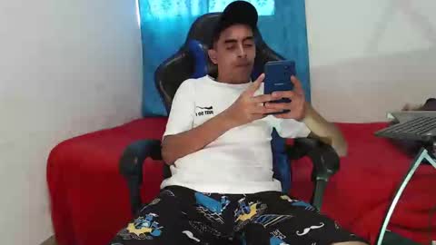 Snapshot of badjuanhot chatting on March 5, 2025, 6:34 pm Juan Help us reach 100 likes online show from March 5, 2025, 6:34 pm