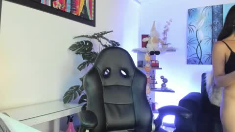 Gabi  online show from December 18, 2025, 11:49 am