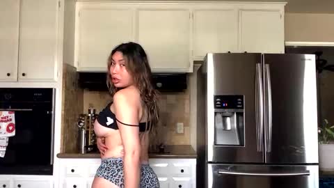 Snapshot of bella69donna chatting on February 26, 2026, 3:55 pm bella69donna online show from February 26, 2026, 3:55 pm