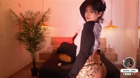 Snapshot of bella__donne chatting on October 4, 2025, 11:30 am online show from October 4, 2025, 11:30 am