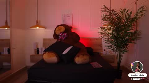 Snapshot of bella__donne chatting on October 23, 2025, 11:31 am online show from October 23, 2025, 11:31 am