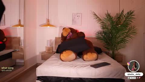 Snapshot of bella__donne chatting on November 7, 2025, 11:54 am online show from November 7, 2025, 11:54 am