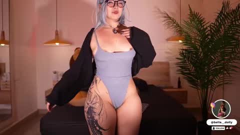 Snapshot of bella__donne chatting on November 12, 2025, 11:32 am online show from November 12, 2025, 11:32 am