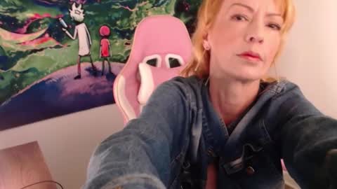 Snapshot of bella_volup chatting on February 15, 2026, 5:31 pm bella_volup online show from February 15, 2026, 5:31 pm