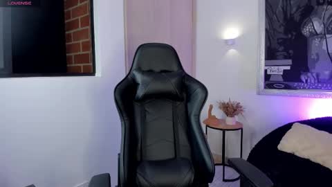 CALL ME BELLA online show from February 1, 2026, 12:31 am