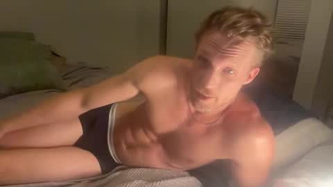 Snapshot of bendoverxo chatting on November 8, 2025, 9:42 am bendoverxo online show from November 8, 2025, 9:42 am