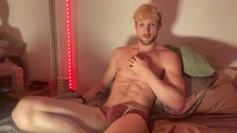 Snapshot of bendoverxo chatting on February 22, 2026, 9:19 am bendoverxo online show from February 22, 2026, 9:19 am