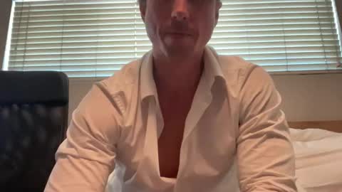 Snapshot of bestcoast35 chatting on December 16, 2025, 6:13 pm Bestcoast3579 online show from December 16, 2025, 6:13 pm