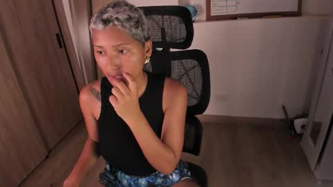 Snapshot of bianca_and_maxwell chatting on January 8, 2026, 2:58 am bianca and maxwell online show from January 8, 2026, 2:58 am