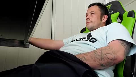 Snapshot of big_balls_big_load chatting on January 6, 2025, 2:37 am big_balls_big_load online show from January 6, 2025, 2:37 am