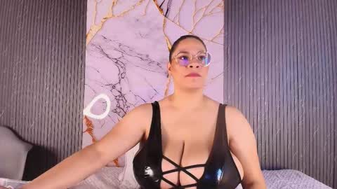 Snapshot of big_tits_in_your_face chatting on March 1, 2026, 8:11 pm Tell me Sophia online show from March 1, 2026, 8:11 pm