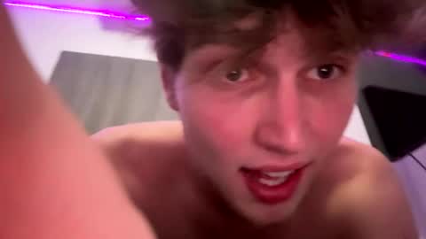 Snapshot of bigskinnyboyshh chatting on January 3, 2025, 8:32 am bigskinnyboyshh online show from January 3, 2025, 8:32 am