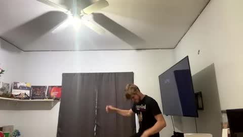 Snapshot of bigskinnyboyshh chatting on September 27, 2025, 10:26 pm bigskinnyboyshh online show from September 27, 2025, 10:26 pm