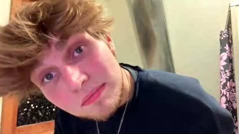 Snapshot of bigskinnyboyshh chatting on October 27, 2025, 11:41 pm bigskinnyboyshh online show from October 27, 2025, 11:41 pm